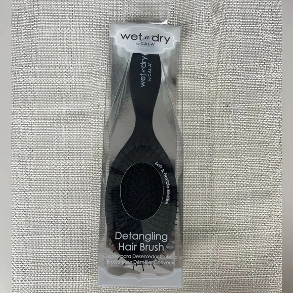 *NWT* Wet & Dry Detangling Hairbrush by Cala - Picture 1 of 3